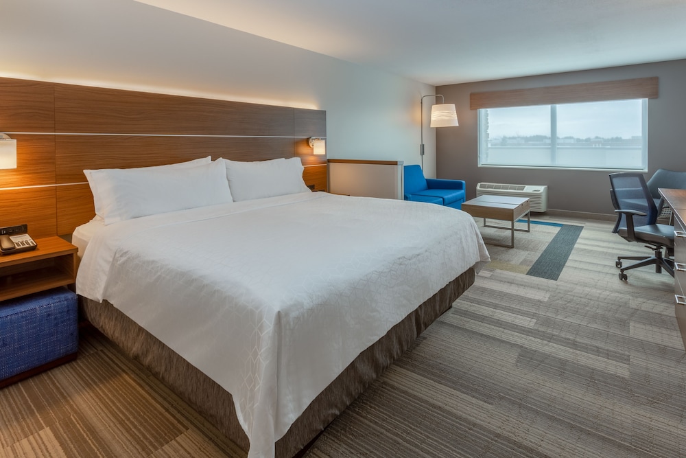 Holiday Inn Express Suites Rice Lake 14/72