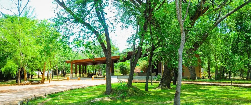 Eighth Wonder Resort 38/50