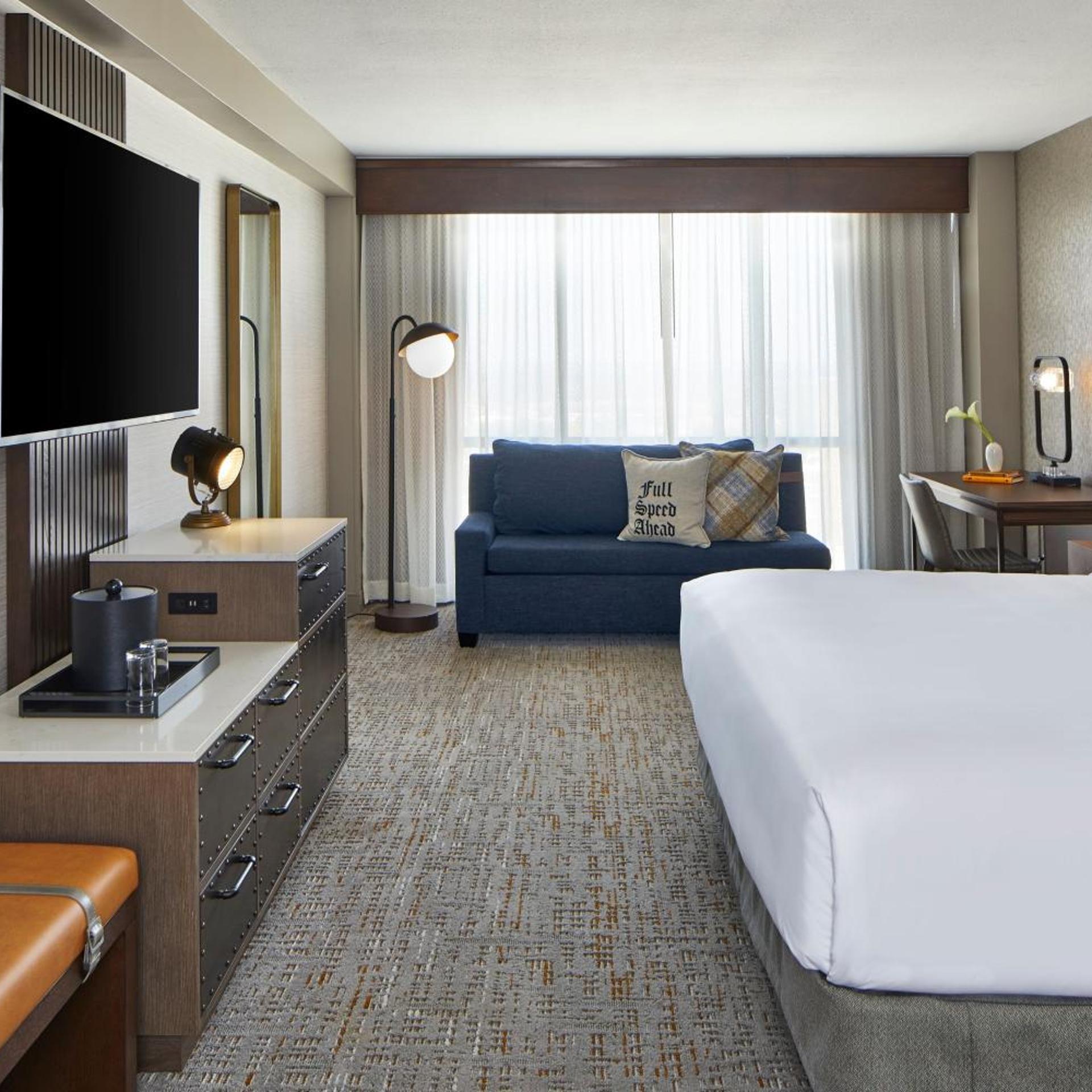 Deluxe, King Bed, Club Floor, Accessible