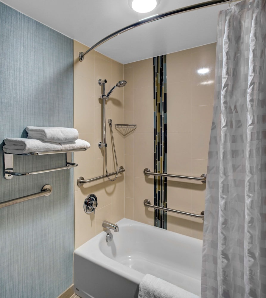 Hyatt Place Mystic 60/61