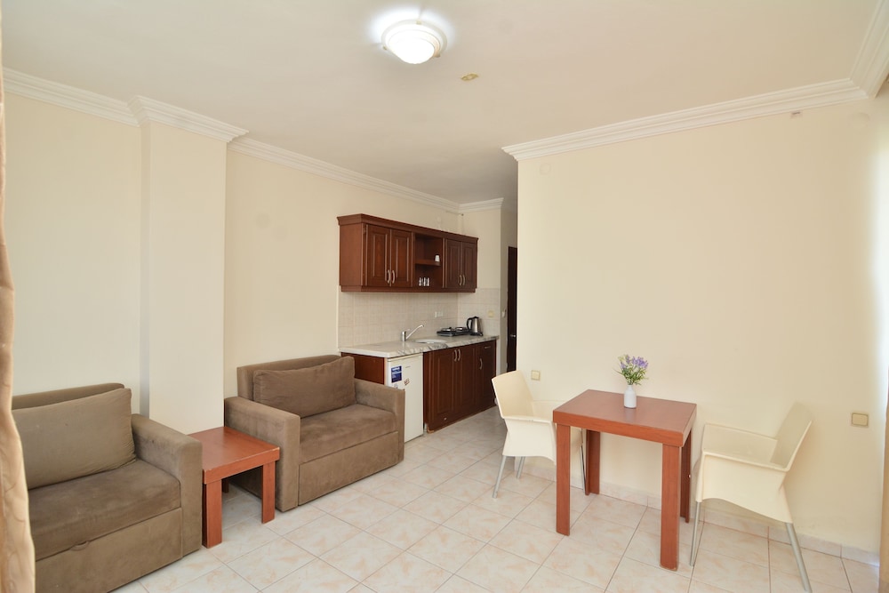 Rose Garden Aparthotel 39/71