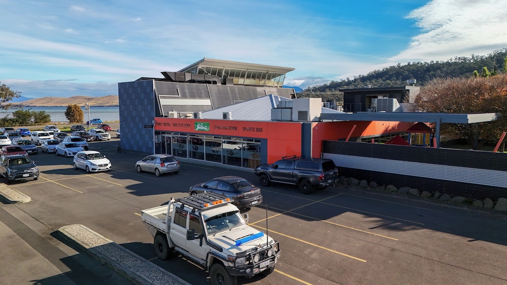 Foreshore Hotel 66/71