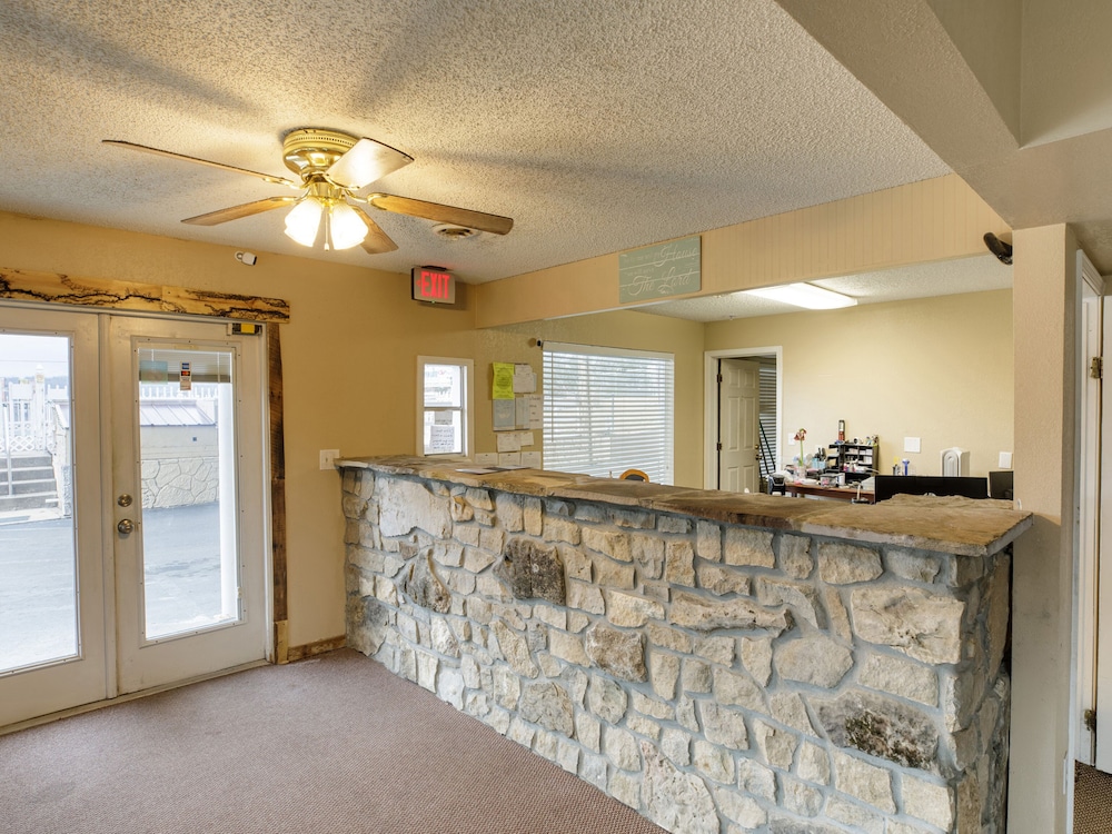 Hotel Branson MO 165 4/33