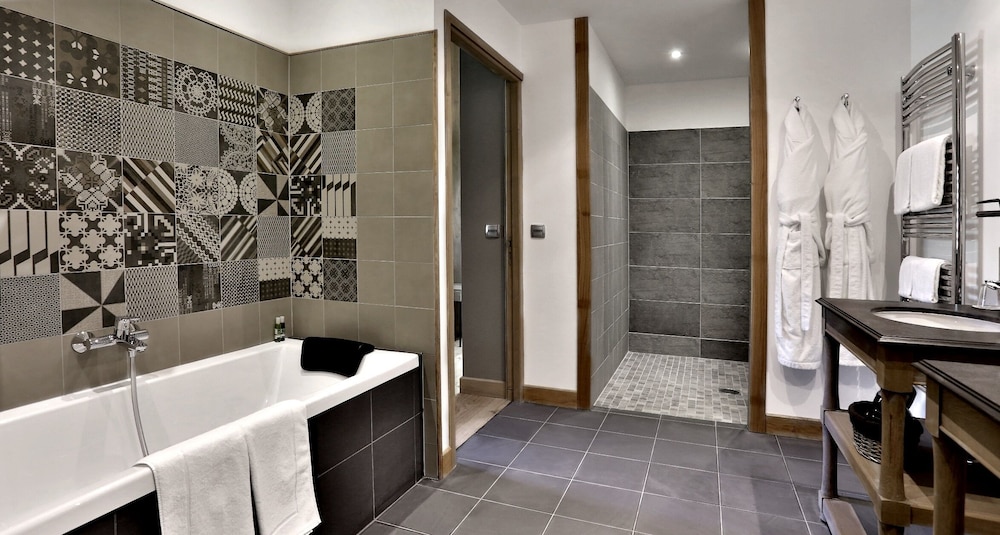 Lodge, Suite