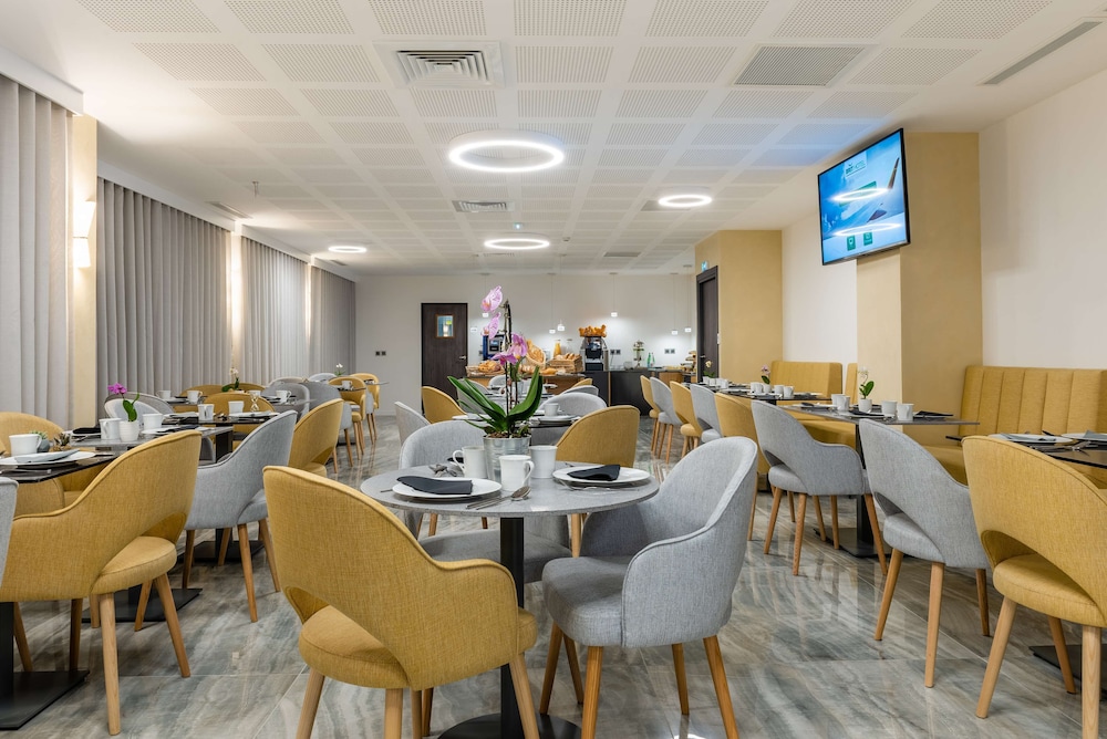 Brit Hotel Paris Orly 30/43