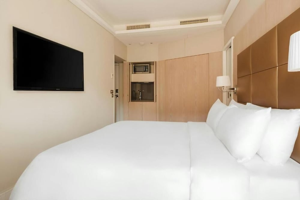 غرفة ديلوكس بسرير كوين، L Edmond Hotel Parc Monceau 3/4
