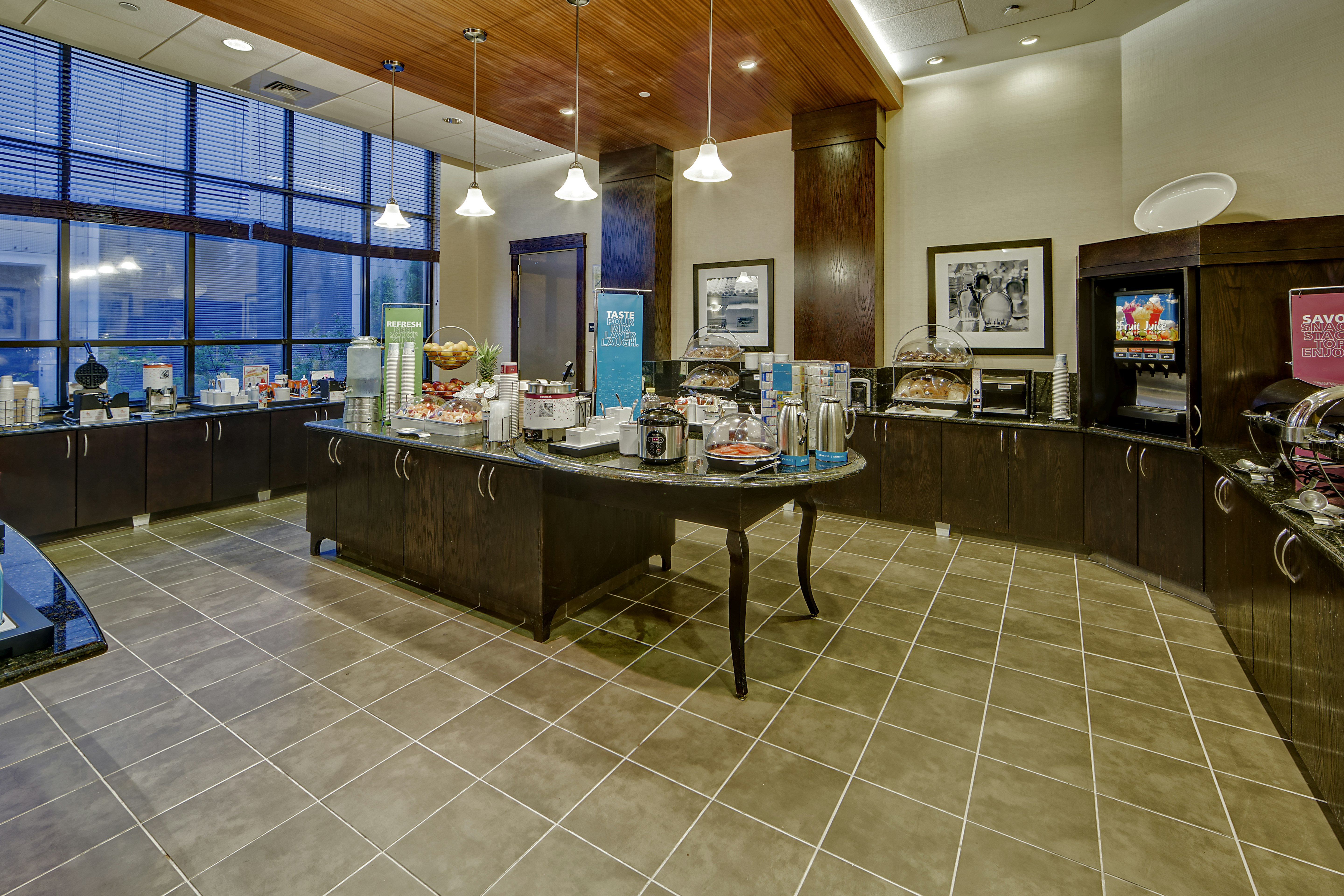 Hampton Inn And Suites Nashville Downtown Tn 37/53