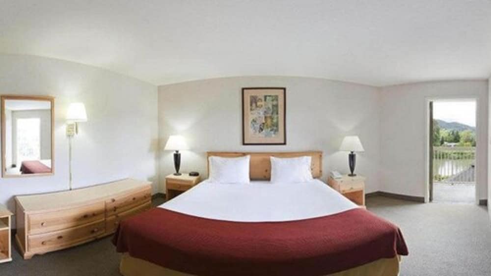 Holiday Inn Express Roseburg 13/69