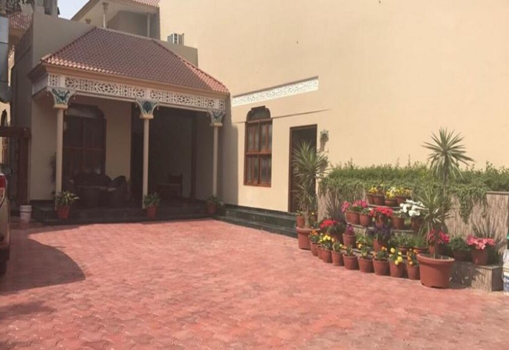 Vijaigarh Kothi 37/42