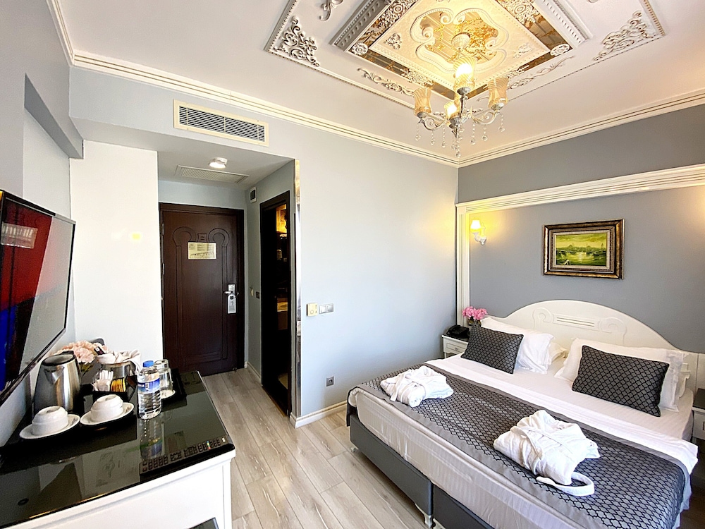 SUPERIOR, SINGLE, DOUBLE BED, CITY VIEW, BALCONY