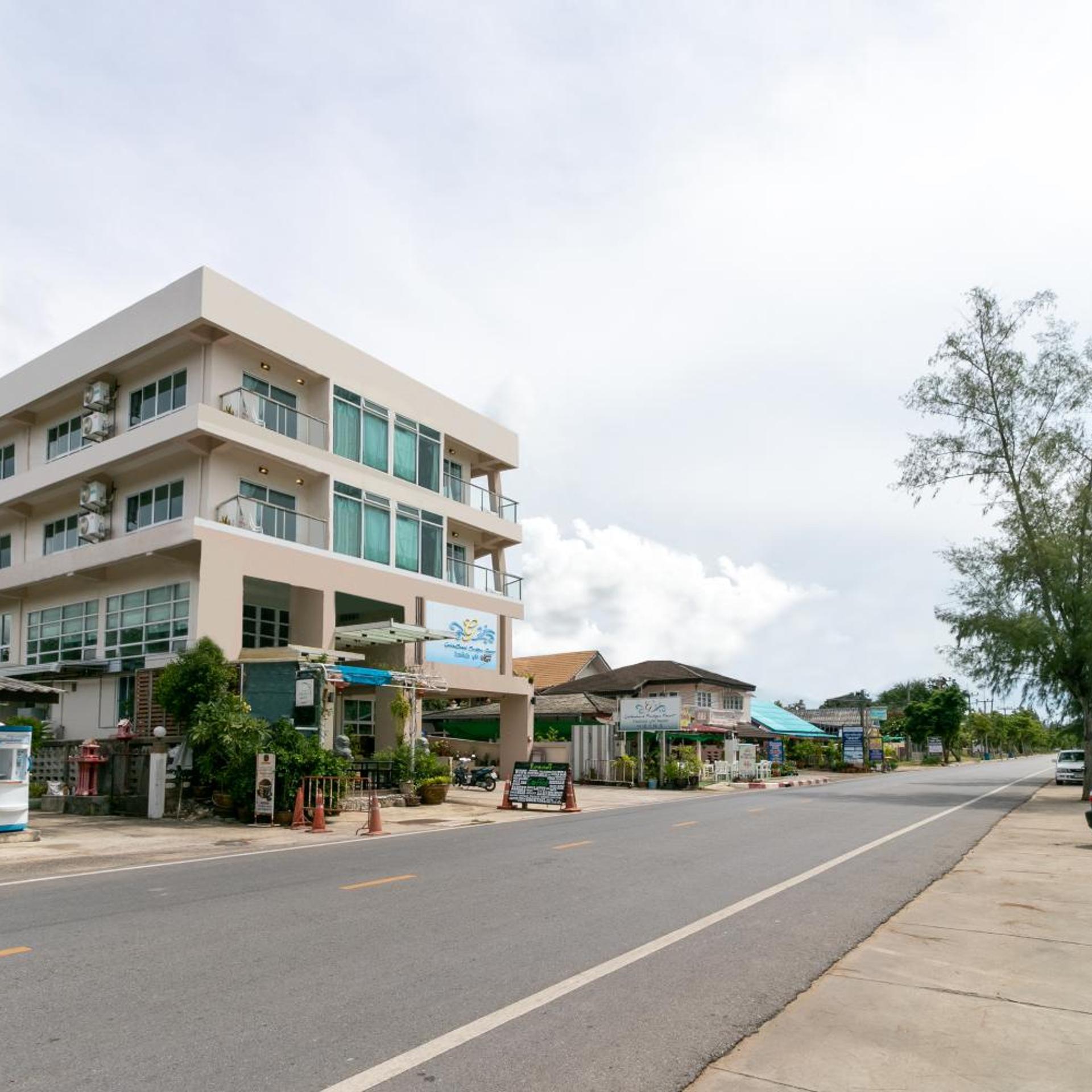 Goldenbeach Boutique Resort 61/68
