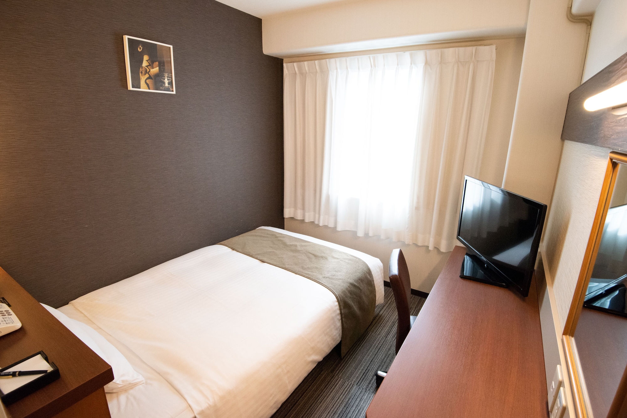 SEMI ROOM, SEMI DOUBLE BED