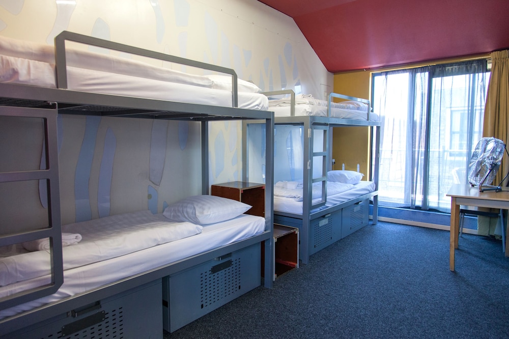 Private, 6 Beds, 3 Bunk Beds, Private Bathroom, St Christophers Inn At The Winston 2/3