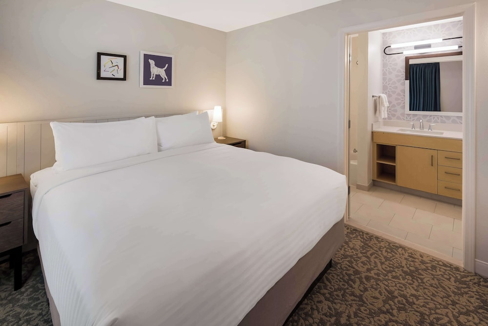 جناح سوبيريور بسرير كينج وسريرين كوين بغرفتي نوم، Sonesta ES Suites Andover Boston 3/6