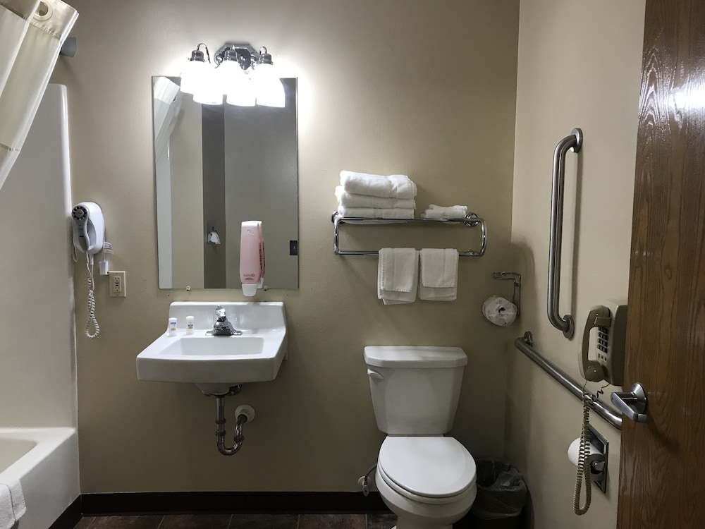 Heartland Hotel And Suites 6/62