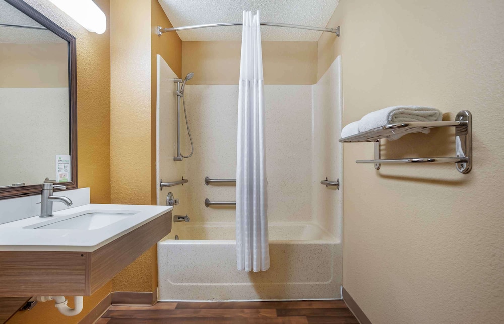 Studio 6 Suites Jackson Ridgeland MS 51/56