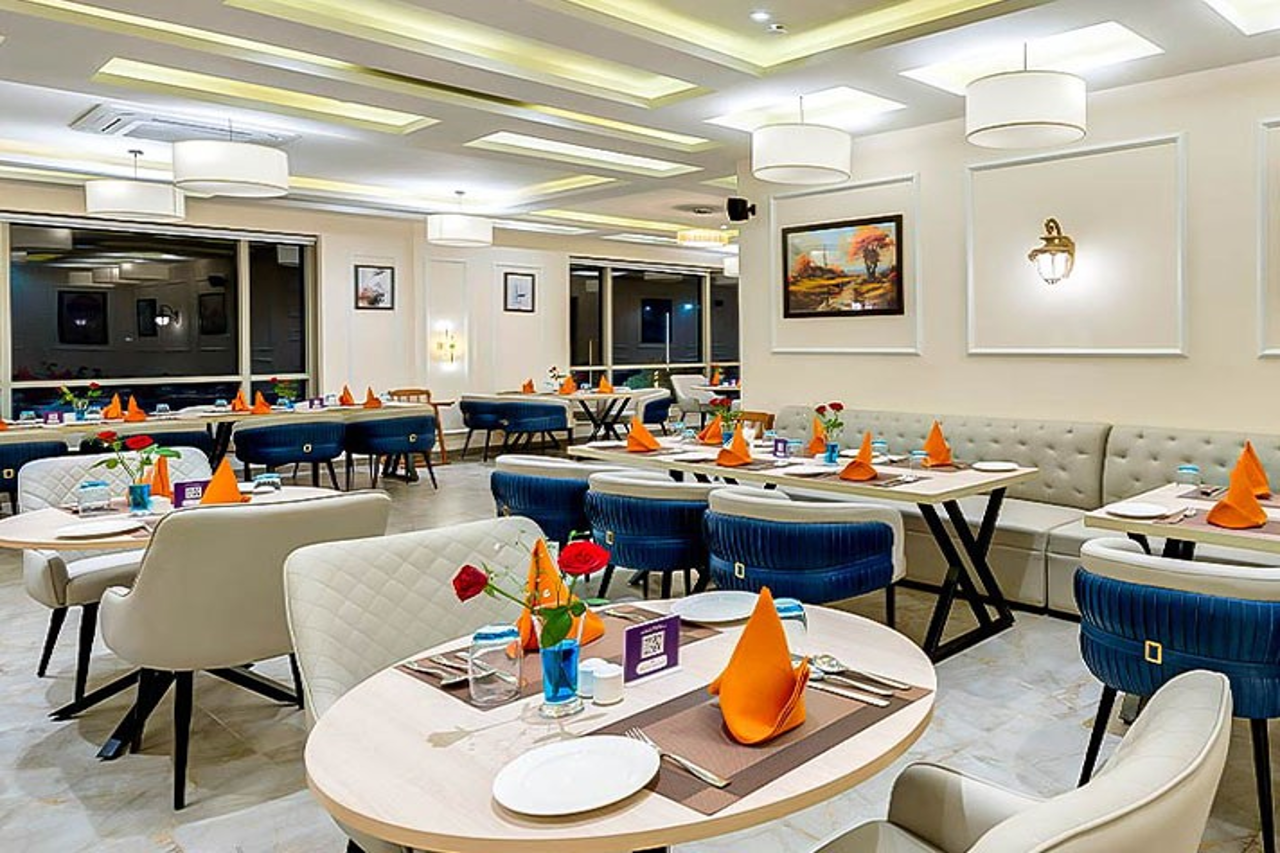 Click Collection Grand Gateway Varanasi 18/19