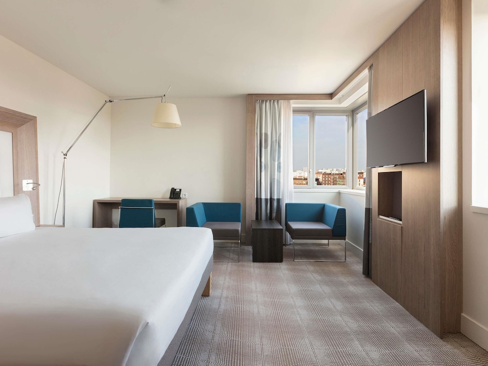 DELUXE, MULTIPLE BEDS, EIFFEL VIEW