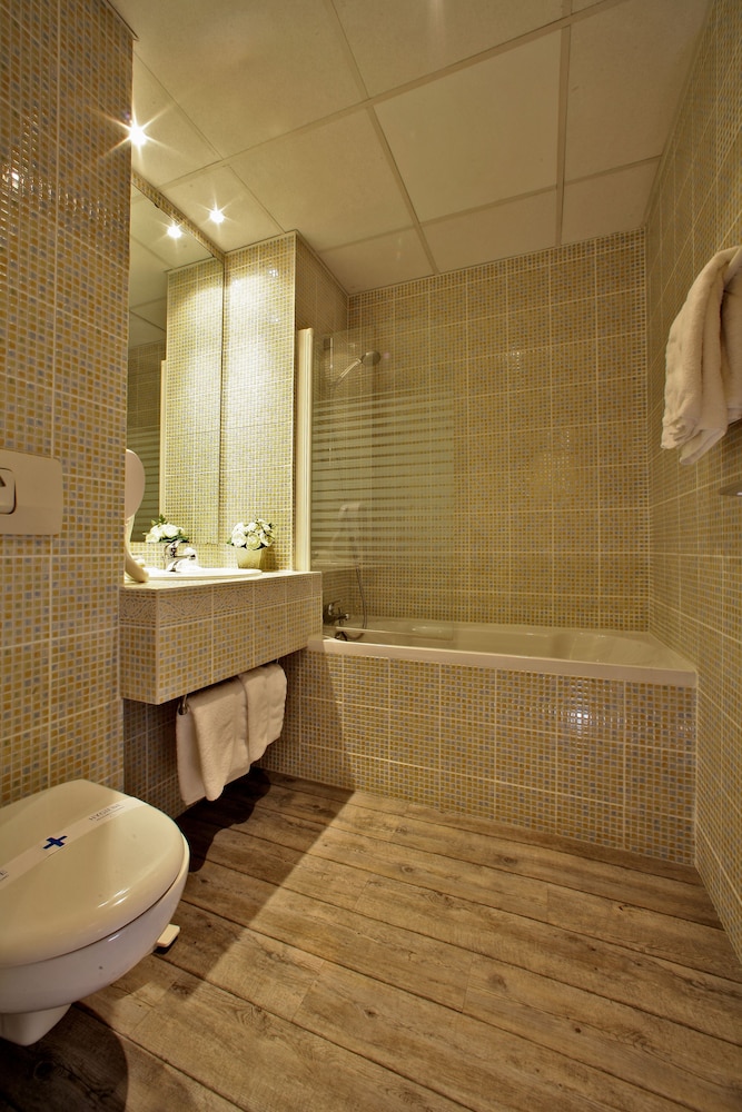 Hotel the Originals de Bordeaux Bergerac 39/68
