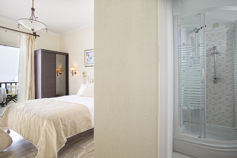 Contaratos Beach Hotel 48/50