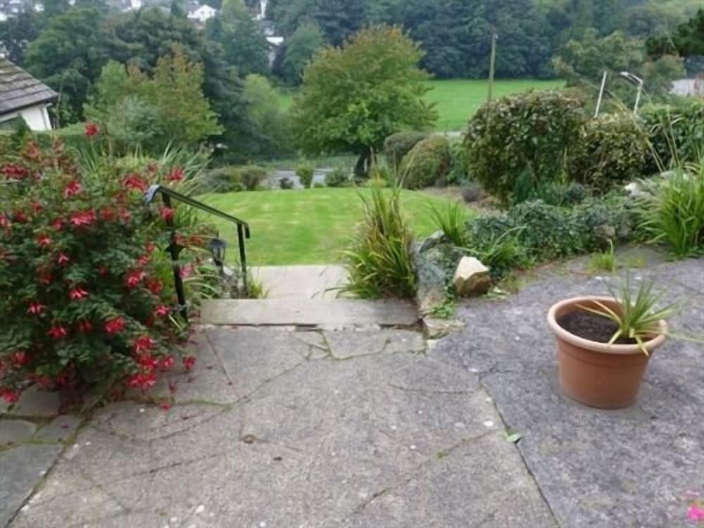 Bryn Derwen Guest House 55/60