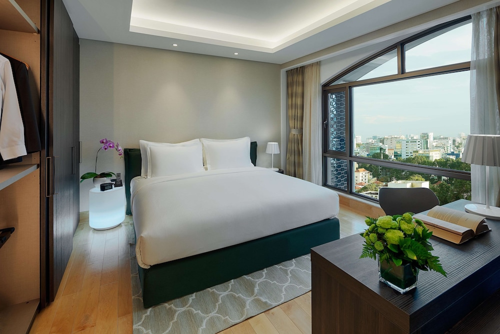 SHERWOOD SUITES 14/74