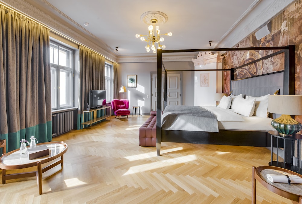 Grand Poet Hotel By Semarah 13/60