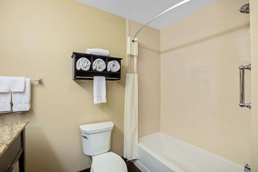 La Quinta Inn Suites By Wyndham Sioux Falls 22/55