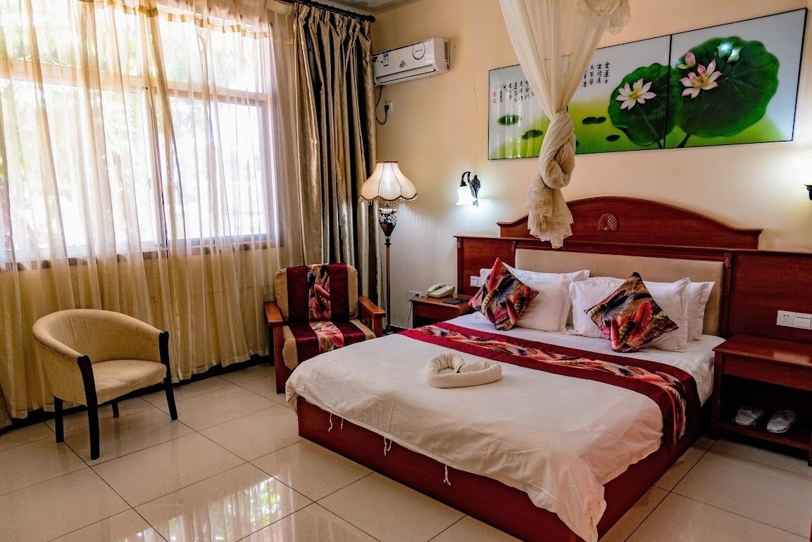 ROOM, DOUBLE BED
