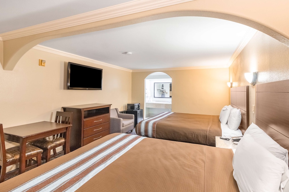 Americas Best Value Inn Houston Heights at I-45 10/40