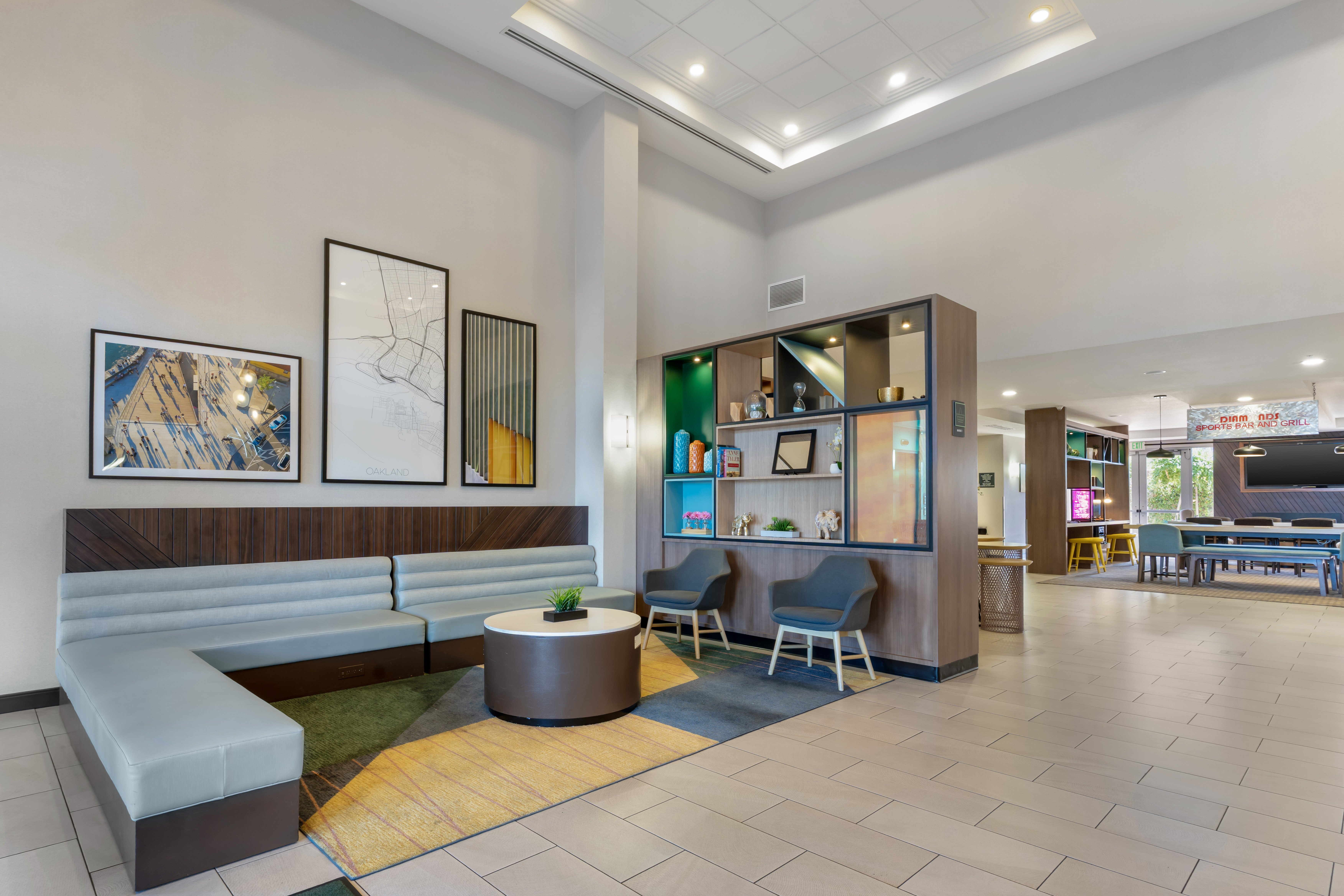 Holiday Inn Hotel Suites Oakland Airport 46/77