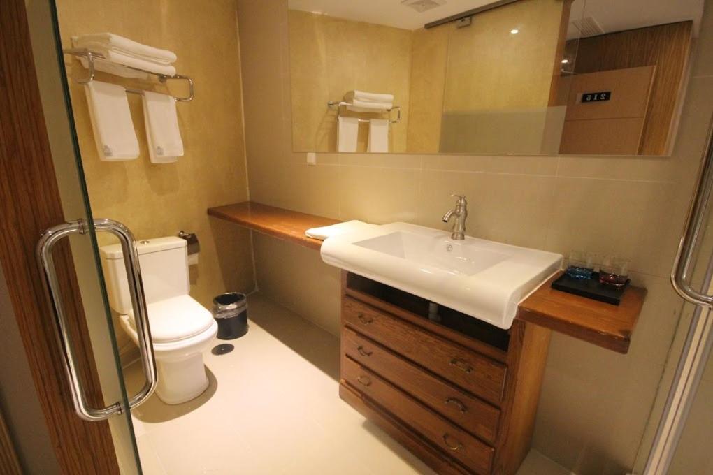 Menoir Dorsett Hotel 38/44