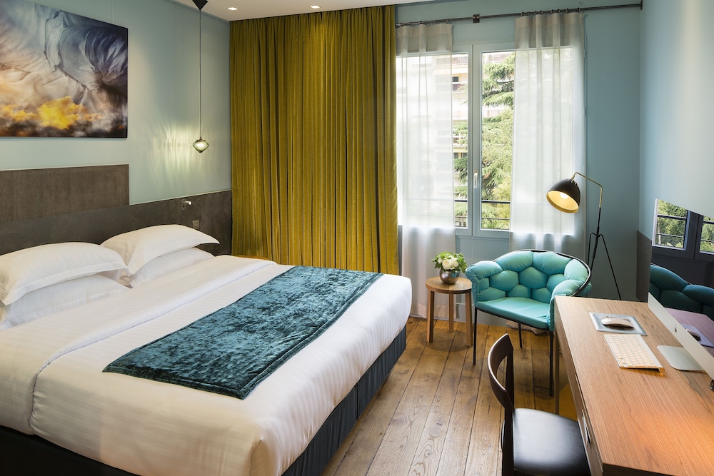 ROMANTIC, DOUBLE BED