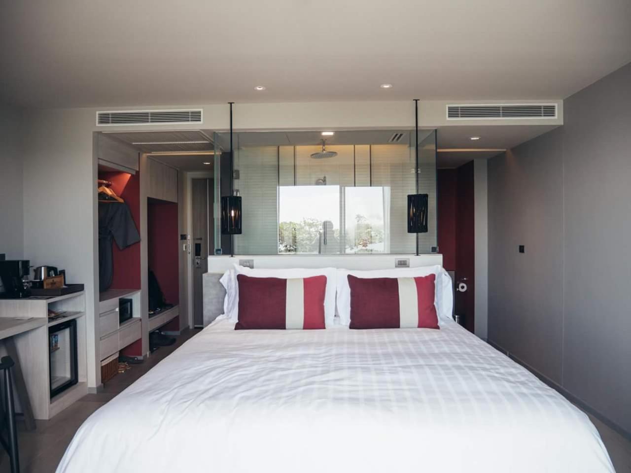 Deluxe, Double or Twin Bed