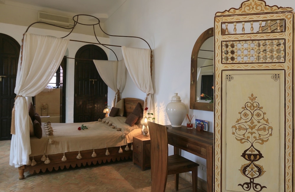 Riad Houdou 11/77
