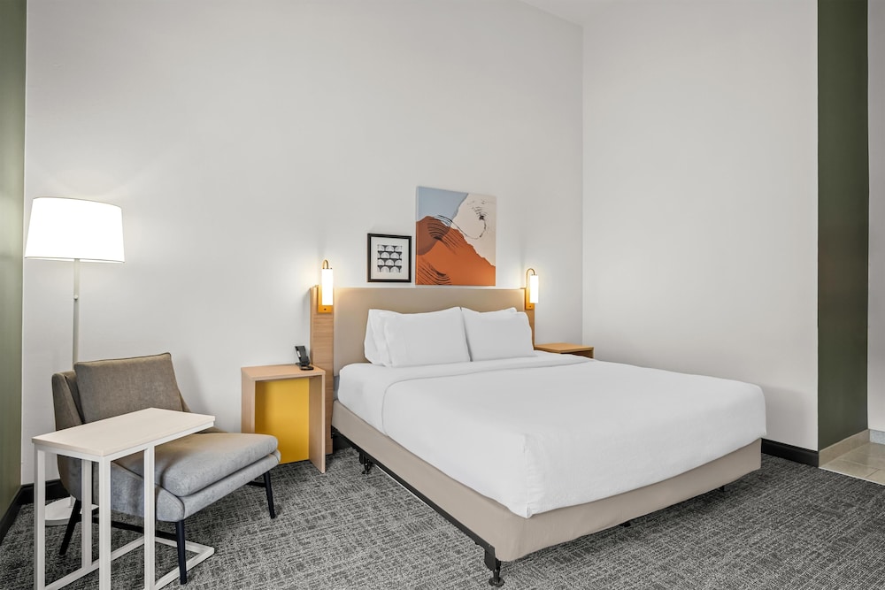 Spark by Hilton Garland Dallas East 9/42