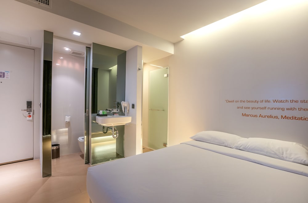 Mood Hotel Pattaya 8/65