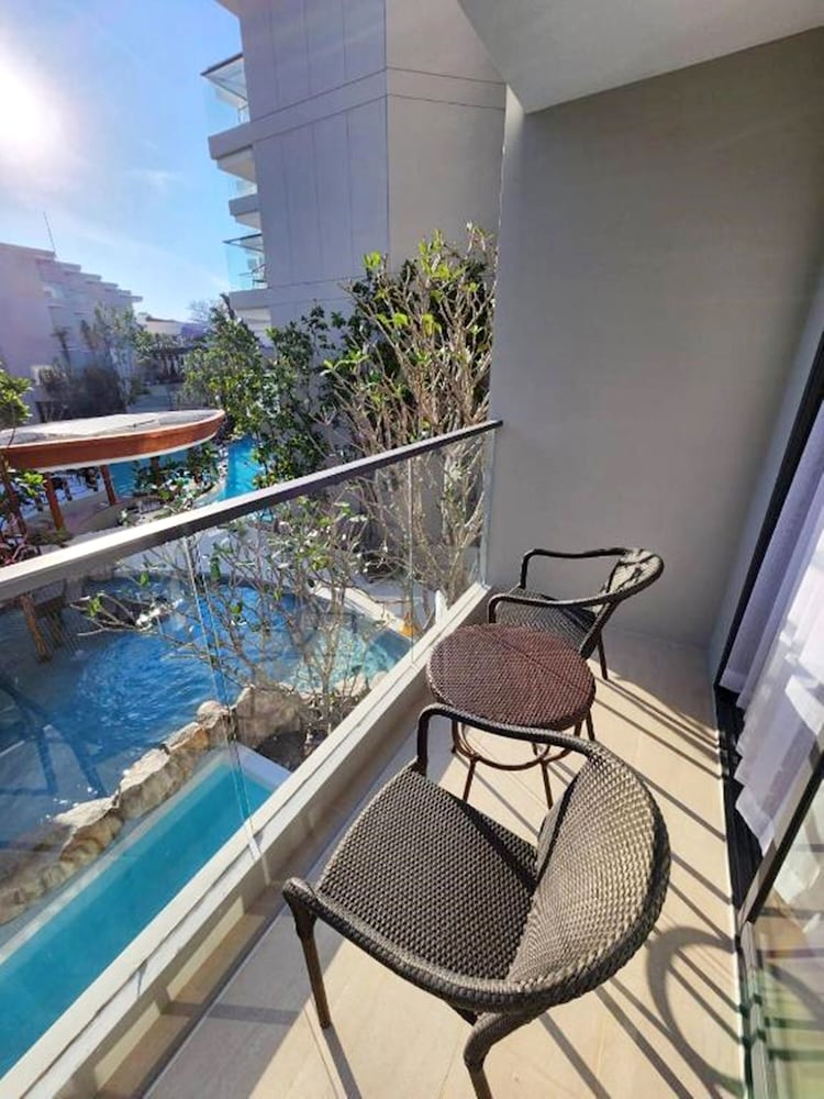 Phuket Emerald Beach Resort 46/70