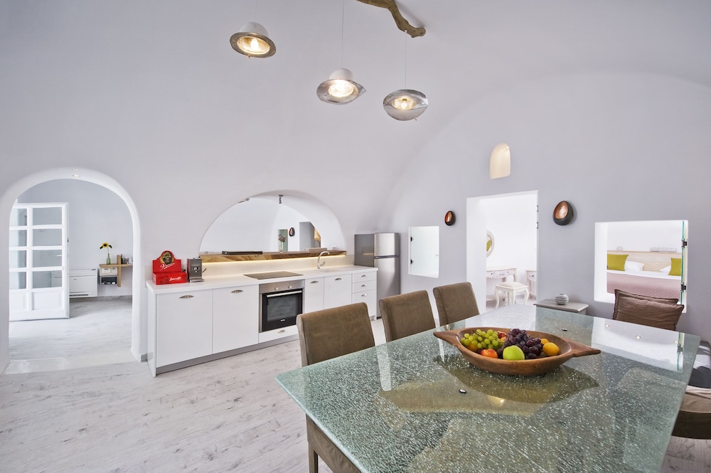 Hyperion Oia Suites 26/45