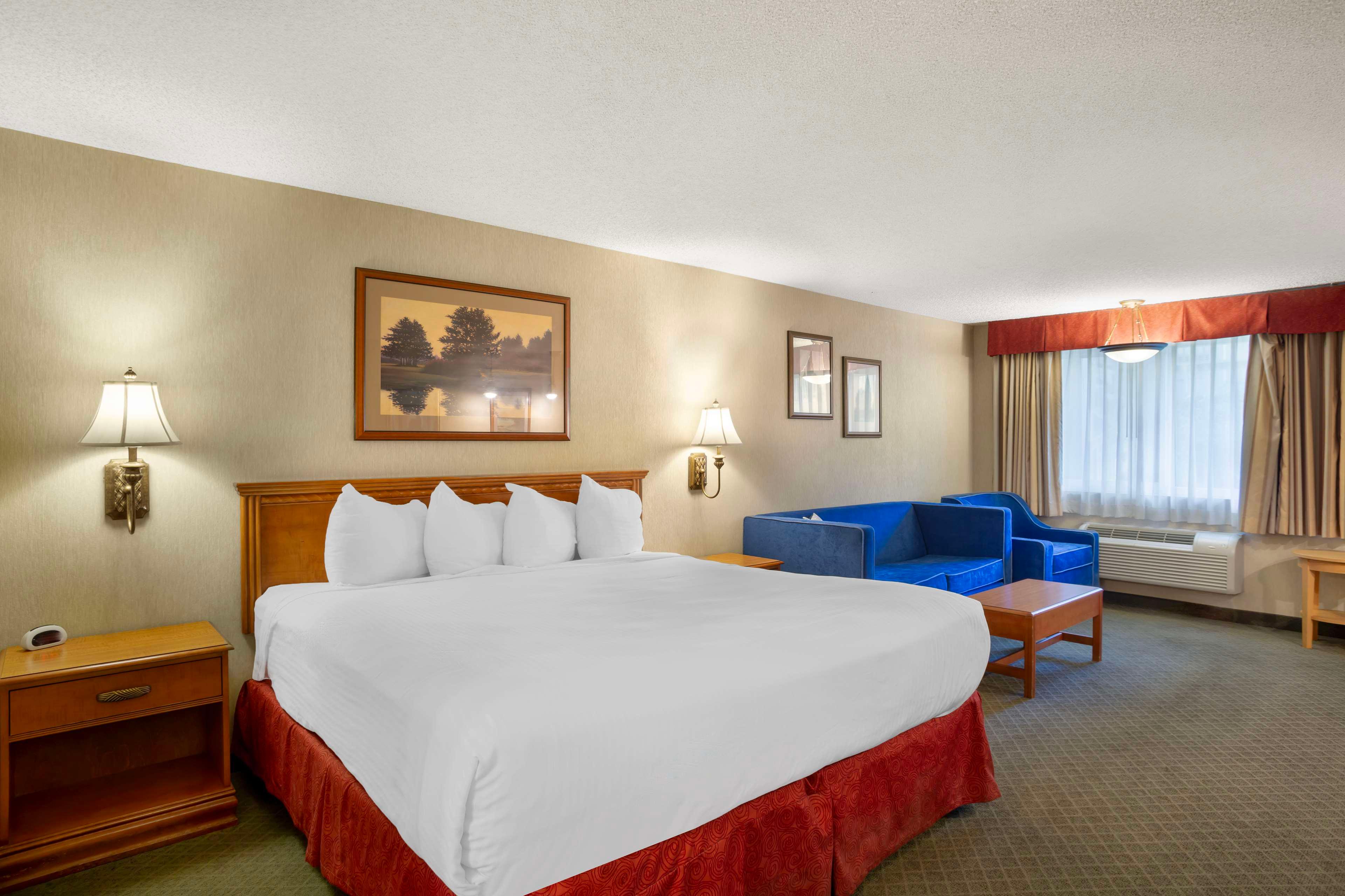 غرفة بسرير كينج لذوي الإعاقة، Best Western Shadow Inn 2/4