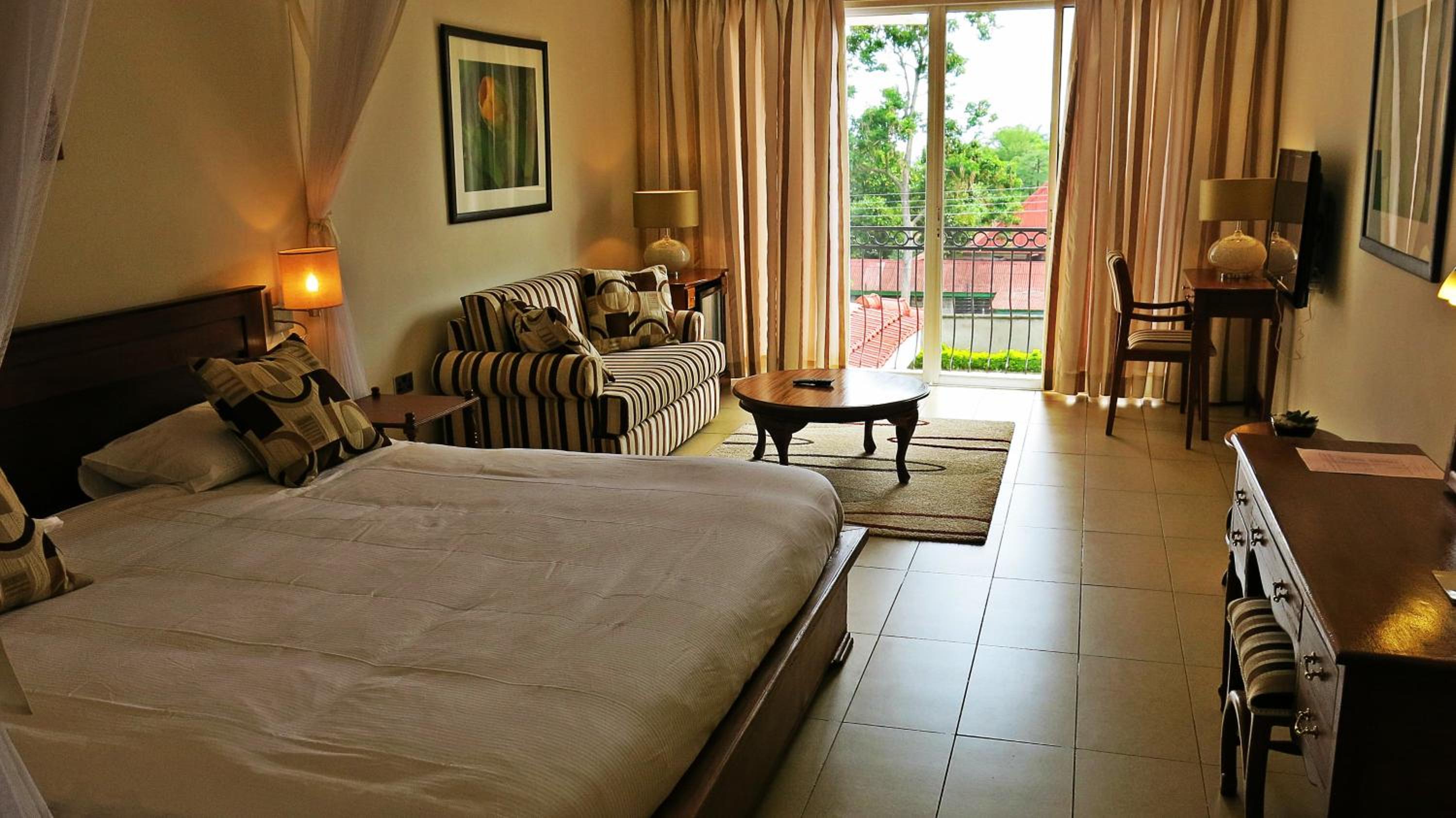 Room, King Bed, Lake View