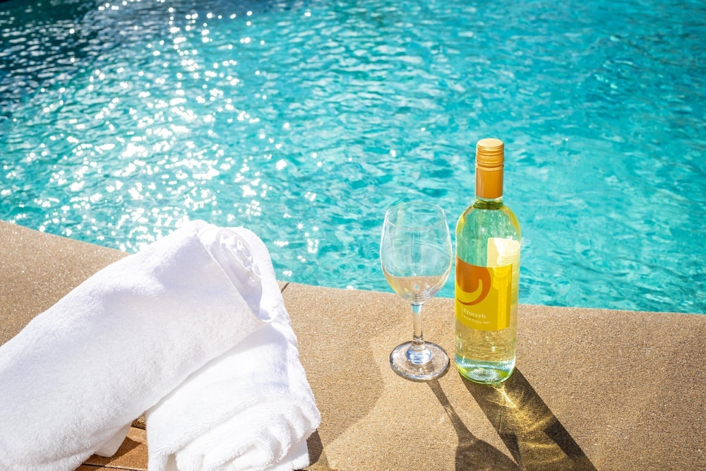 CROWNE PLAZA CHARLESTON AIRPORT CONV CTR 32/76