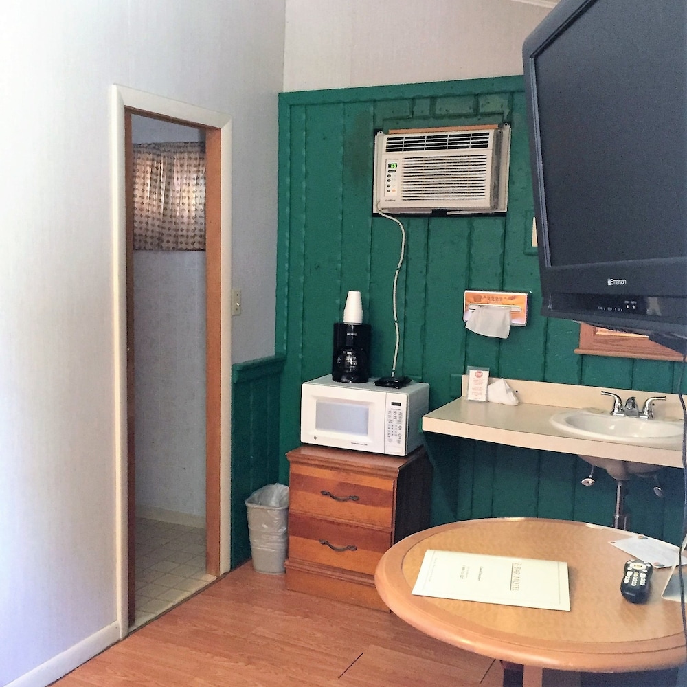 Z Bar Cabins and Motel 43/43