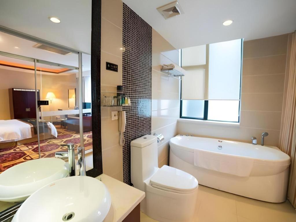 Yijian Haoting Holiday Hotel 42/46