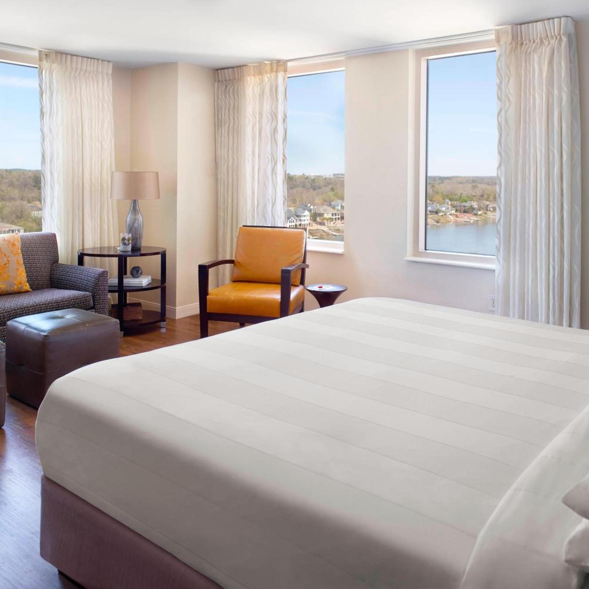 Junior Suite, King Bed, River View, Sofa, Main Tower