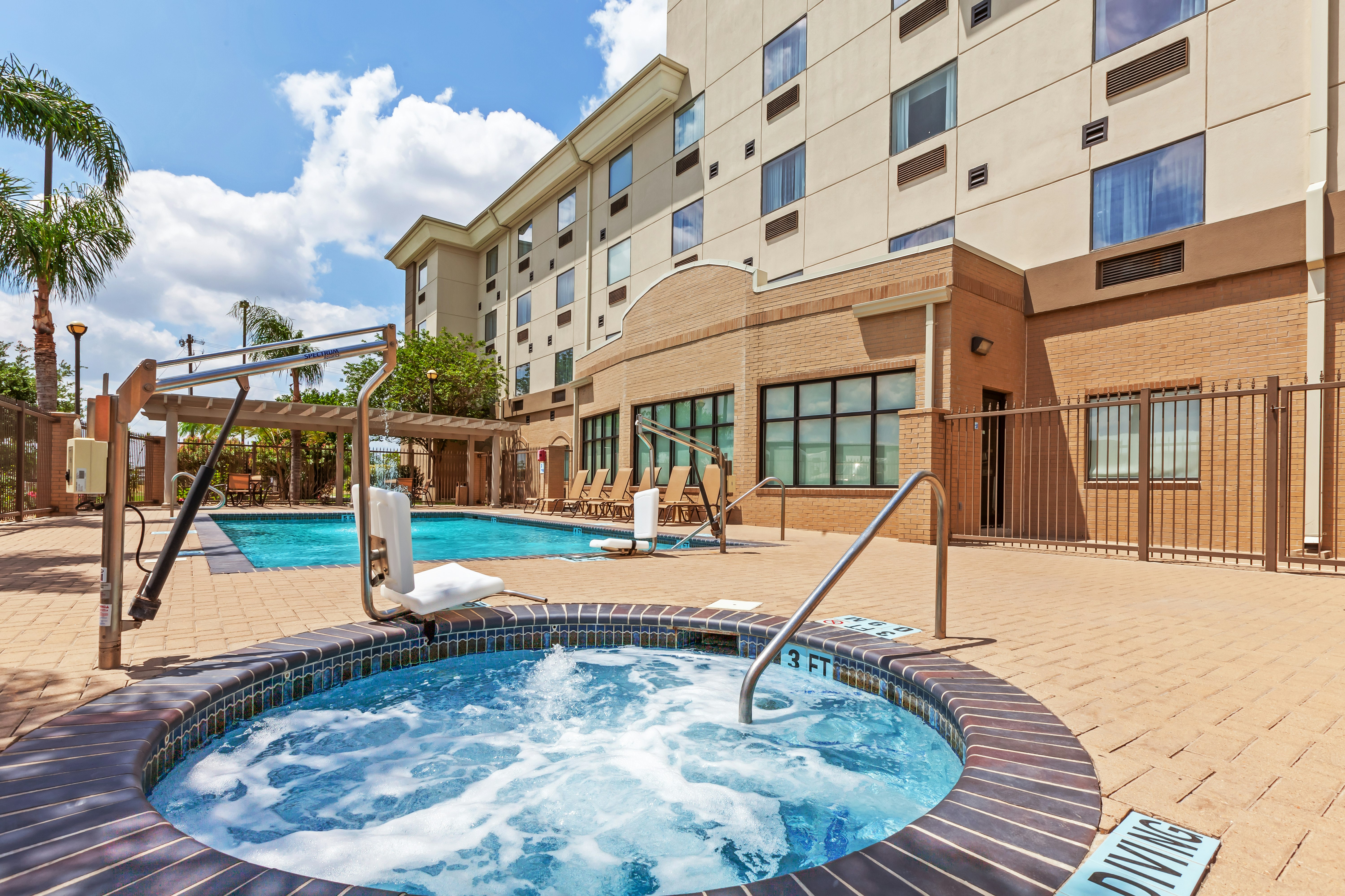 Holiday Inn Express Hotel And Suites Pharr 39/40