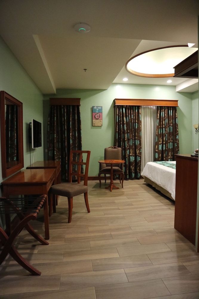 Paragon Hotel And Suites 31/50