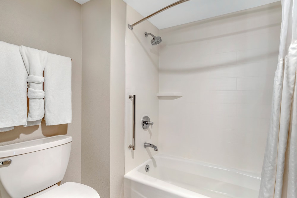 جناح بسريرين كوين بشرفة مع أريكة، Holiday Inn Express Fallon 3/4