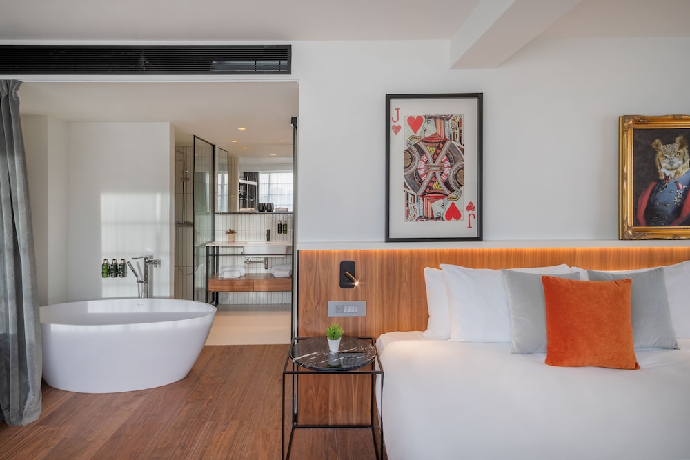 Regent, Suite, King Bed, Sofa, Executive Lounge Access، The Level At The Melia White House 4/4