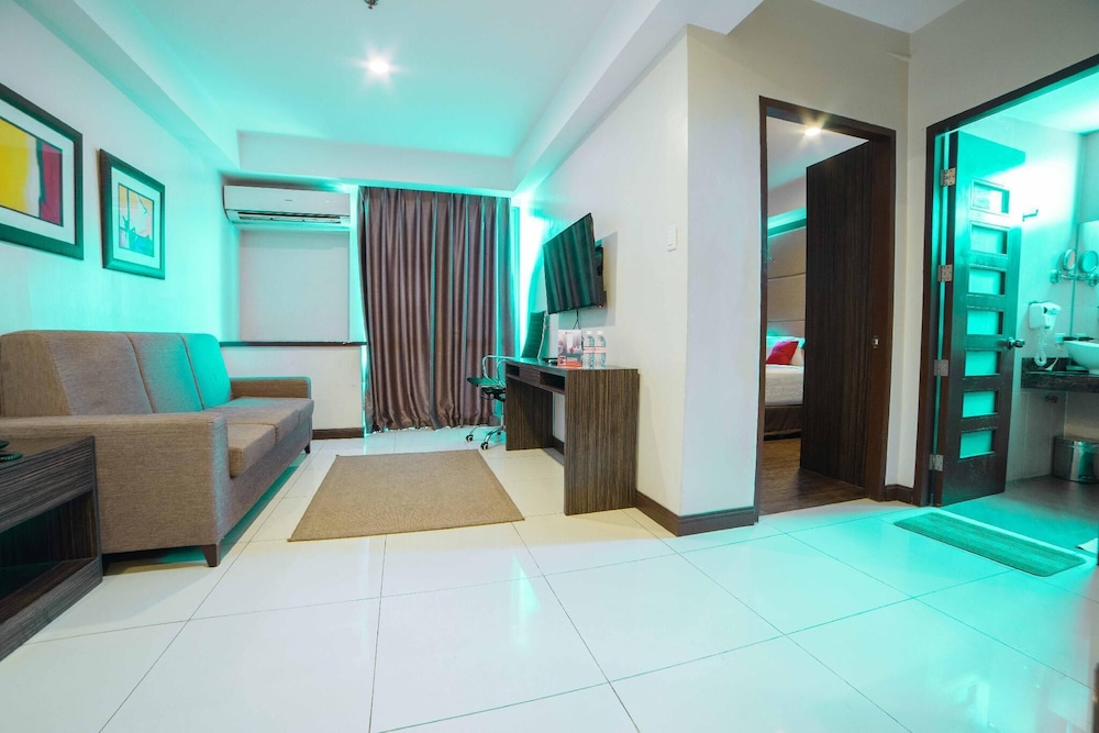 West Avenue Suites 8/21